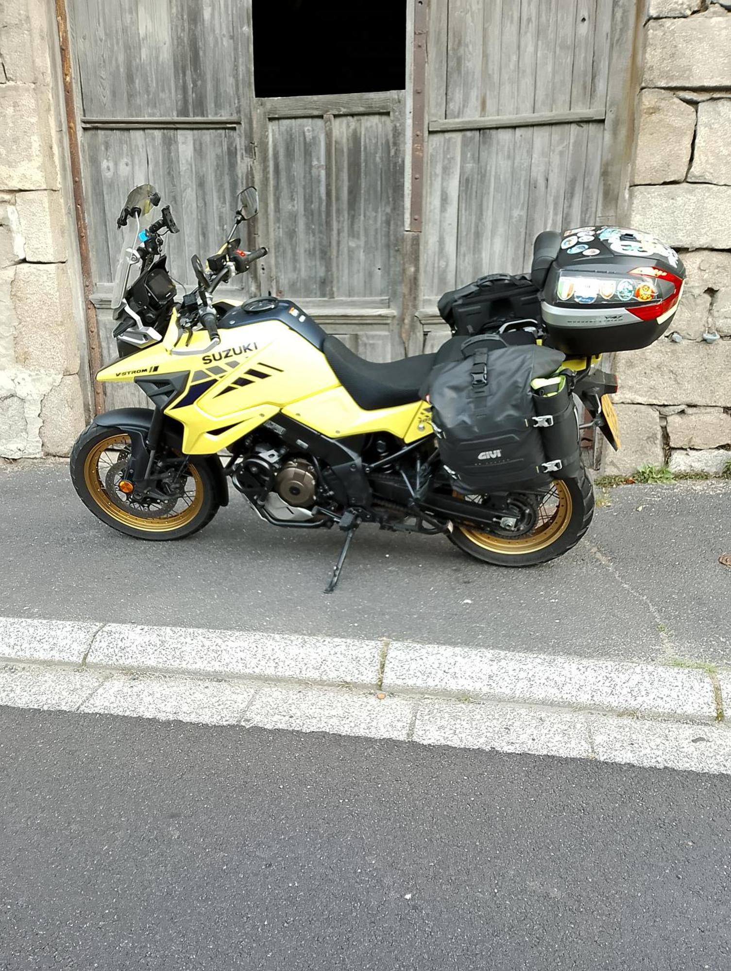 Chambre Bounty, B&B, Cuisine Privee, Lit Queen Size, Terrasse, Parking, Garage Olliergues Exteriör bild